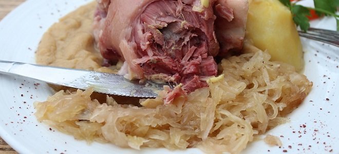 3 Crazy Easy Fermented Foods You Can Make at Home saurkraut